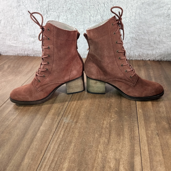 BEARPAW Topaz Genuine Sheepskin Footbed Block Heel Boot - Picture 10 of 15